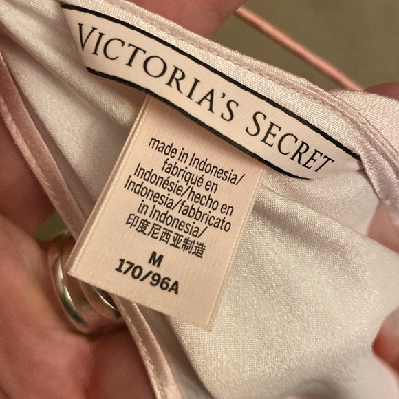 VICTORIA’S SECRET LIGHT PINK‎ SATINY CAMISOLE - Picture 6 of 10